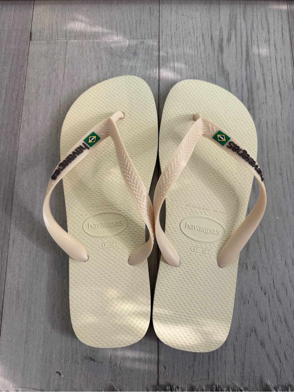 Butter Brazil logo Havianas sandals